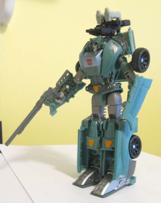 Generations Kup in robot mode with Shot-Piece in gun mode mounted to shoulder clip