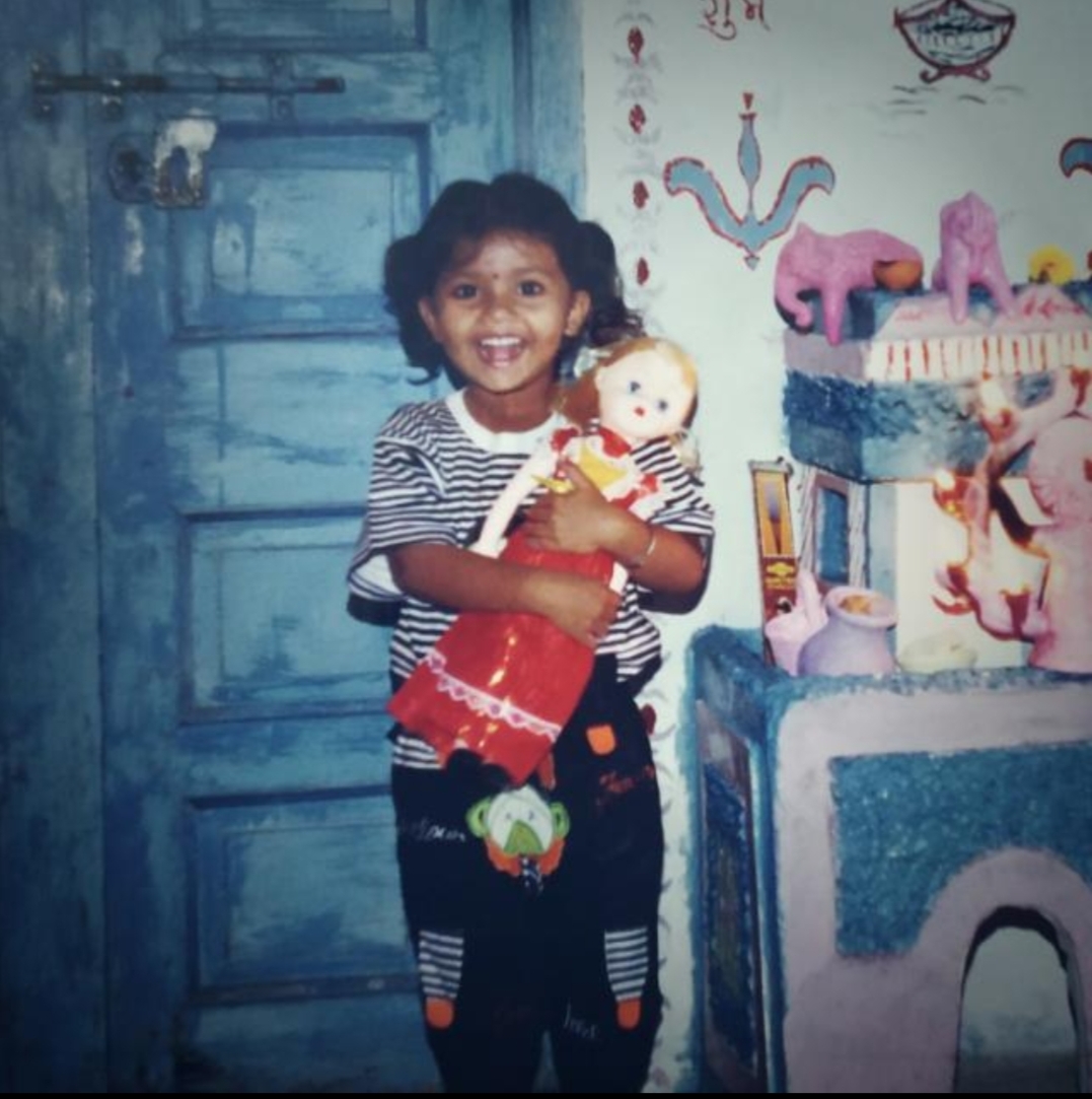 Shreya Subhashree with doll Childhood.jpg